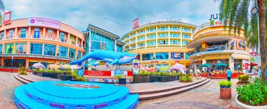 Jungceylon Alışveriş Merkezi 'nin Panoraması ve adliyesi, Patong, Phuket, Tayland