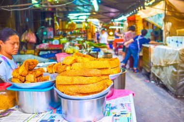 Bangkok, Tayland 'daki Çin mahallesindeki kızarmış domuz yağı.