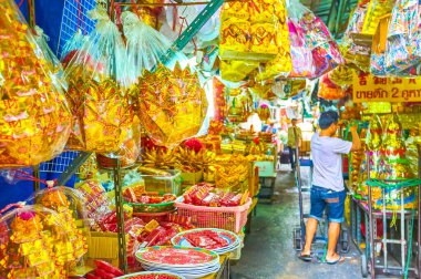 Bangkok, Tayland 'daki Çin Mahallesi' ndeki dini eşya pazarı.