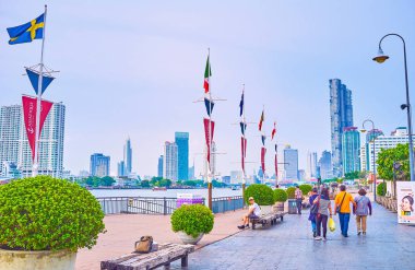 Bangkok, Tayland 'daki Asyalı alışveriş merkezindeki yürüyüş güvertesi.
