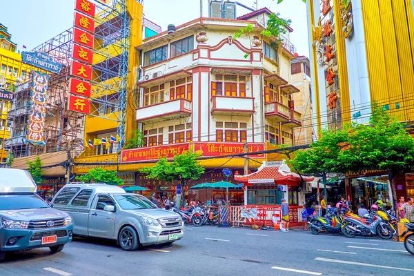 The busy Yaowarat street in Chinatown of Bangkok, Thailand — 스톡 사진