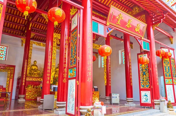 Las decoraciones chinas del santuario de Kwang Tung en Bangkok, Tailandia — Foto de Stock