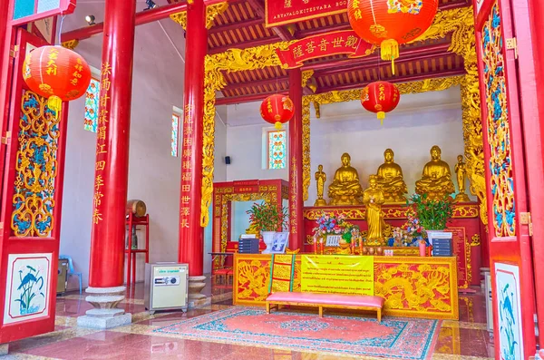 El interior del santuario de Kwang Tung en Bangkok, Tailandia — Foto de Stock