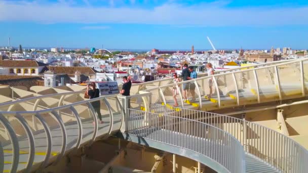 Seville Espanha Outubro 2019 Pessoas Desfrutam Paisagem Urbana Com Telhados — Vídeo de Stock