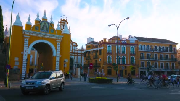 Seville España Octubre 2019 Concurrida Calle Resolana Frente Puerta Macarena — Vídeo de stock