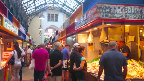 Malaga Espanha Setembro 2019 Pessoas Caminham Seção Peixes Mercado Central — Vídeo de Stock