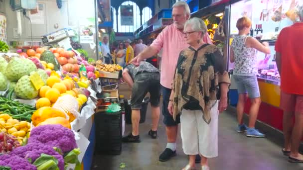 Malaga Spain September 2019 People Choose Fresh Fruits Vegetables Produce — Stock Video