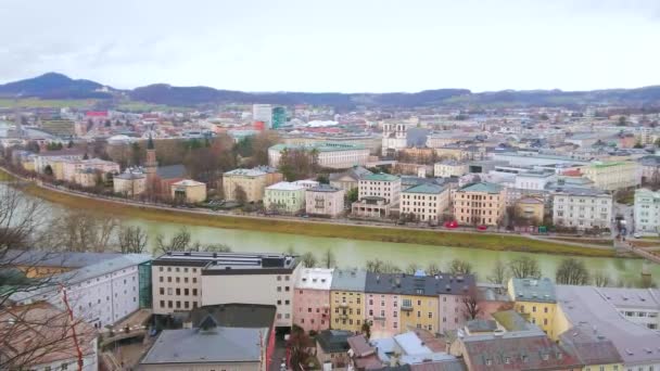 Luchtstadsgezicht Van Het Oude Salzburg Met Historische Gebouwen Bewaarde Herenhuizen — Stockvideo