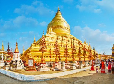 The golden Shwezigon Pagoda, Bagan, Myanmar
