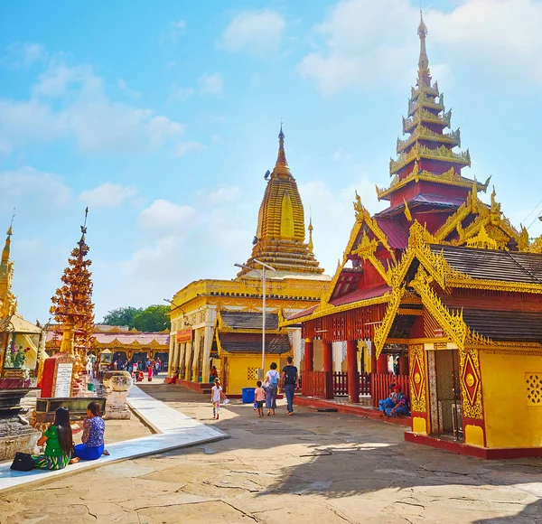 Helgedomarna i Shwezigon Pagoda, Bagan, Myanmar — Stockfoto