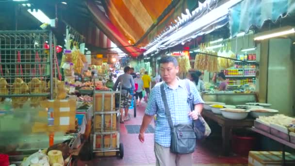 泰国曼谷 2019年4月15日 4月15日 在曼谷 Sampheng市场上有不同的中国和泰国食品 北京烤鸭 干海鲜和鱼 米粉和乌龙茶 — 图库视频影像