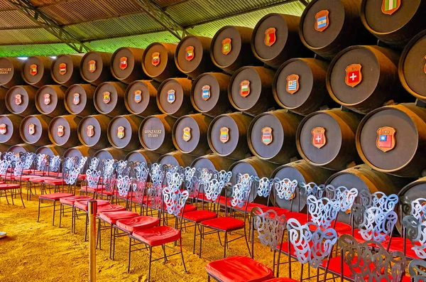 Gonzalez Byass şarap ithalatçılarının bayrakları, Real Bodega de la Co. — Stok fotoğraf