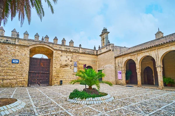 The fortress wall of Alcazar, Jerez, Spain — Stock Photo, Image