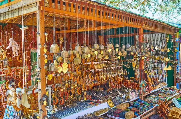 Souvenirer från Htilominlo tempelmarknad, Bagan, Myanmar — Stockfoto