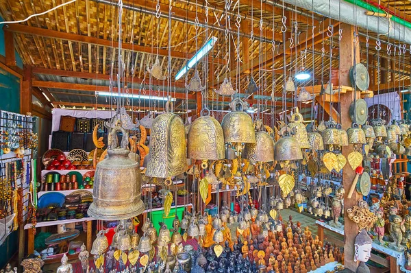Das antike geschäft in htilominlo tempelmarkt, bagan, myanmar — Stockfoto