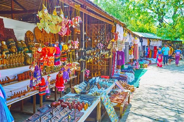 The handicrafts in market of Htilominlo Temple, Bagan, Myanmar — Stock Photo, Image