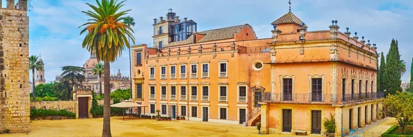 Palácio histórico em Alcazar, Jerez, Espanha — Fotografia de Stock