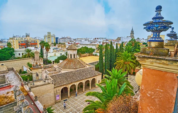 A vista do telhado do Palácio Villavicencio, Alcazar, Jerez, Espanha — Fotografia de Stock