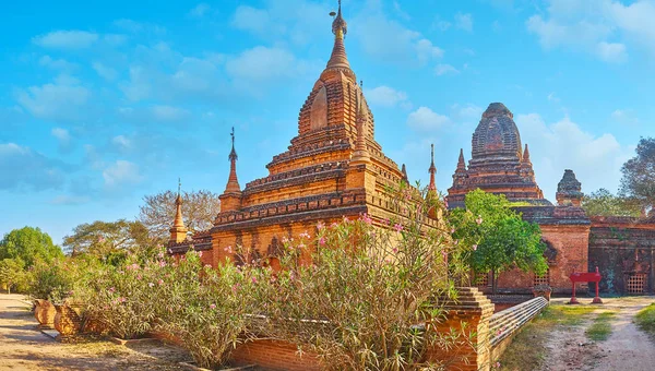Τα σπίτια εικόνα του αρχαίου ναού συγκρότημα, Bagan, Μιανμάρ — Φωτογραφία Αρχείου