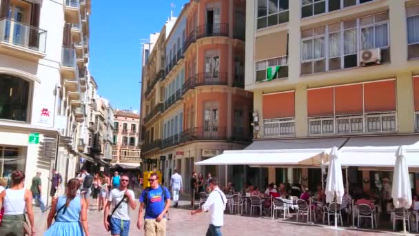 スペイン マラガ 2019年9月26日 グラナダ通りとコンスティチューション広場には居心地の良いカフェやレストランがあり 9月26日にはマラガで地元料理や爽やかな飲み物で観光客を魅了しています — ストック動画