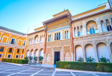 Palacio del Rey Don Pedro 'nun Sevilla' daki cephesi, 