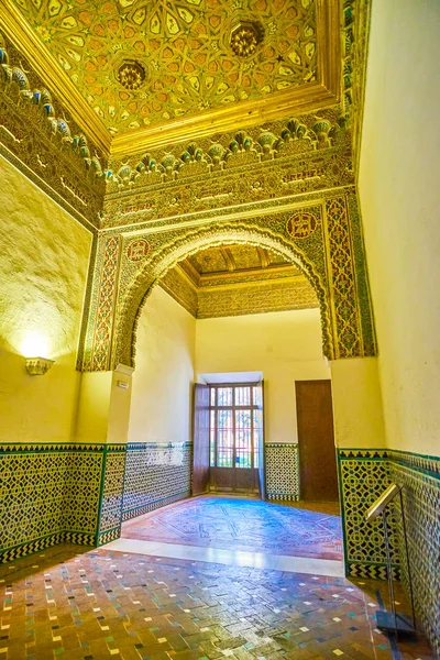 Maurská výzdoba paláce Alcazar v Seville, Španělsko — Stock fotografie