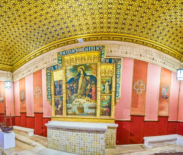 El gran icono de la Virgen de los Navegantes en el Palacio del Alcázar en — Foto de Stock