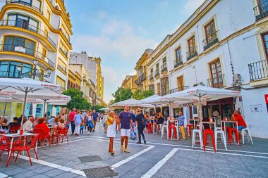 Kalabalık Larga Caddesi, Jerez, İspanya