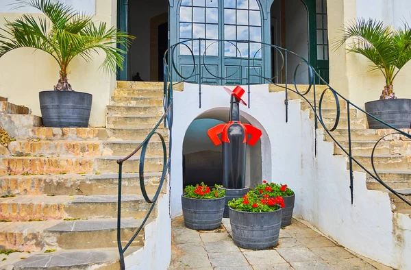 The entrance to Los Apostoles winery of Bodegas Tio Pepe, Jerez, — Stock Photo, Image