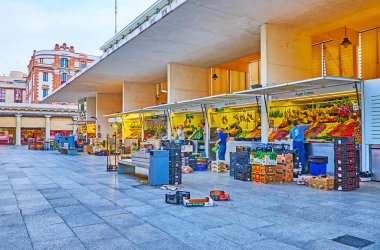 İspanya 'nın Cadiz kentindeki Abastos Market' teki meyve tezgahları