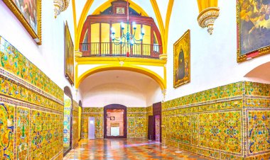 Sevill 'deki Alcazar kompleksindeki Don Pedro Sarayı' ndaki büyük salonlar.