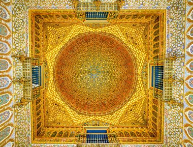 Seville, Spa 'daki Alcazar Sarayı' ndaki Büyükelçilik Salonu 'nun kubbesi.