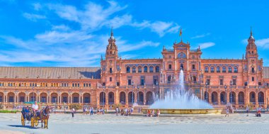 İspanya, Seville 'deki Plaza de Espana' daki at arabası.