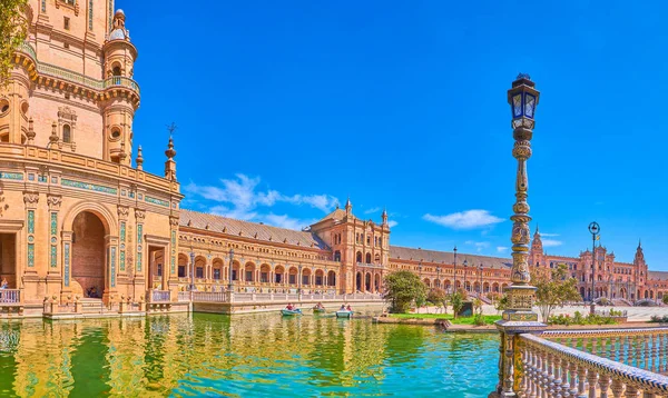 Utsikten över kanalen i Plaze de Espana i Sevilla, Spanien — Stockfoto