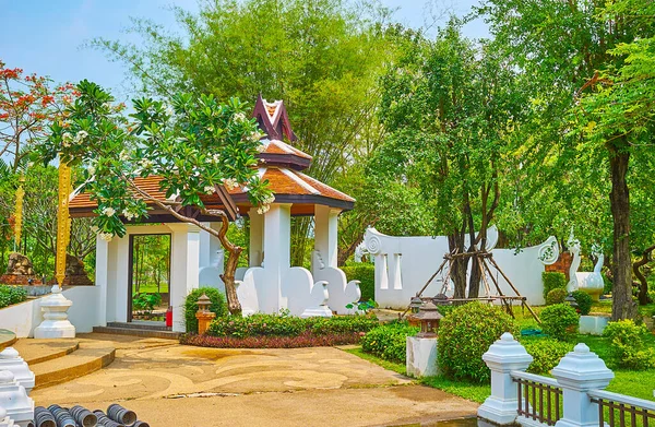 Pabellones en New Theory garden, Rajapruek park, Chiang Mai, Tailandia — Foto de Stock