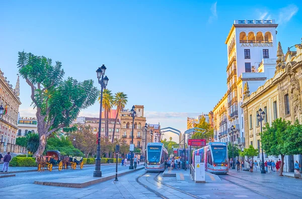 Spårvagnshållplatsen i centrala Sevilla, Spanien — Stockfoto