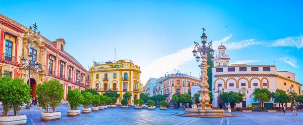 Panorama Plaza de la Virgen de los Reyes w Sewilli, Hiszpania — Zdjęcie stockowe