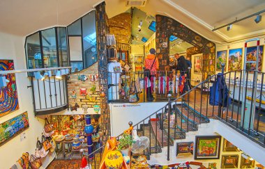 Hundertwasser köyündeki hediyelik eşya dükkanları, Viyana, Avusturya