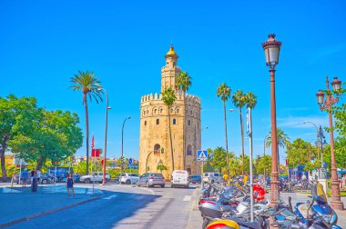 İspanya, Sevilla 'daki ünlü Torre del Oro kulesi.