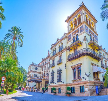 İspanya, Seville 'deki tarihi Alfonso Xiii oteli.