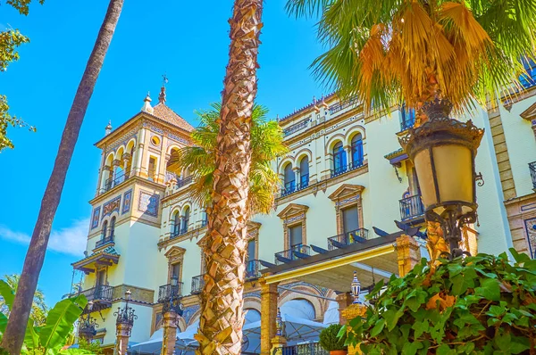 Het schilderachtige hotel in Sevilla, Spanje — Stockfoto