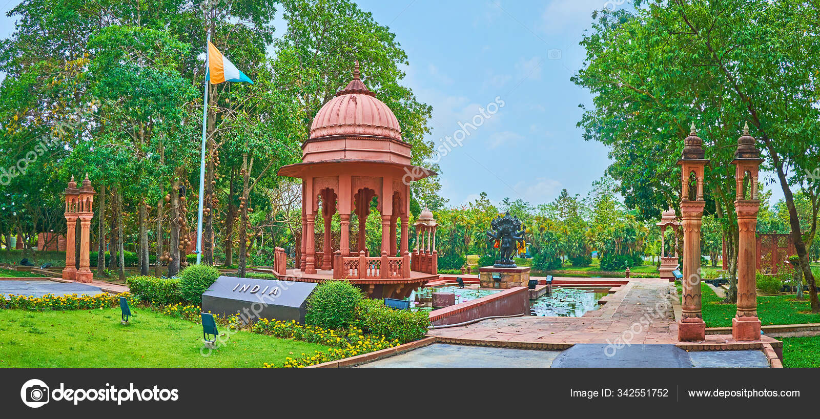 Panorama of India garden, Rajapruek park, Chiang Mai, Thailand Stock Photo  by ©efesenko 342551752