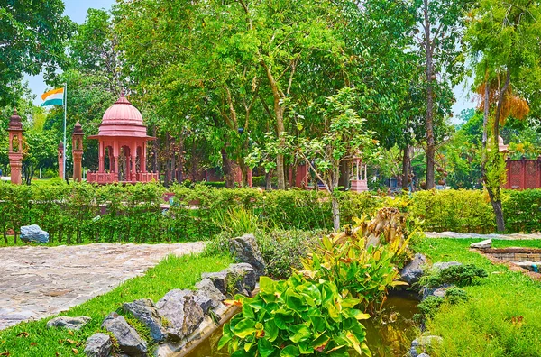 La exuberante vegetación del jardín de la India, Rajapruek parque, Chiang Mai, T — Foto de Stock