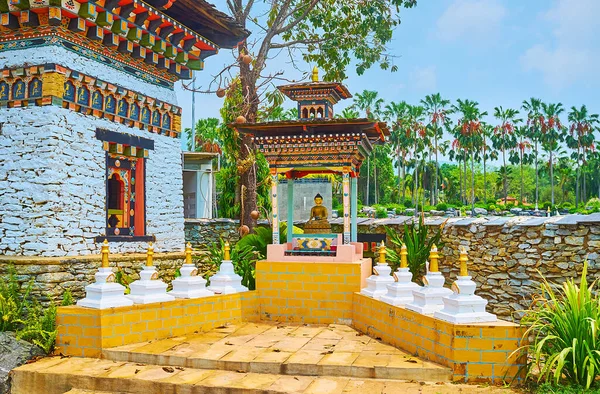 Святиня в бутанському саду, парк Раджабрук, Чіангмай, Тайлан — стокове фото