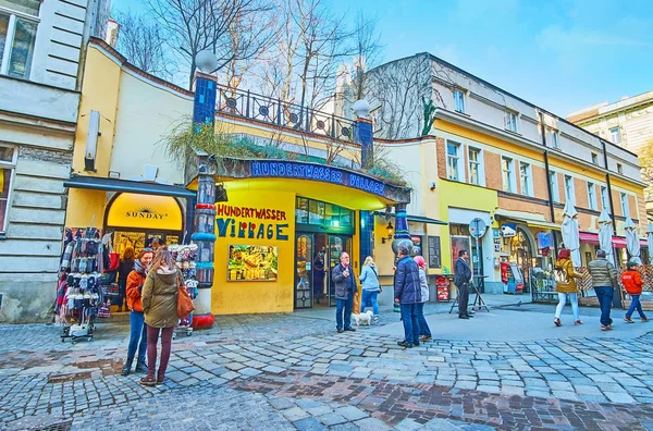 Фасад деревенского рынка Хундертвассер, Вена, Австрия — стоковое фото