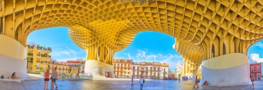 The large area under the upper construction of Metropol Parasol 