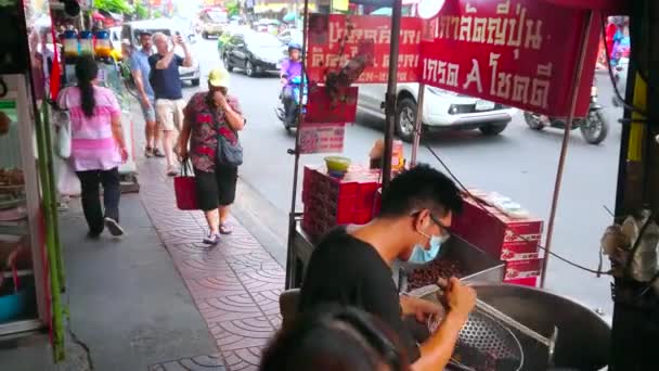 Bangkok Tailandia Mayo 2019 Pequeño Carrito Comida Carretera Con Cocinero — Vídeo de stock