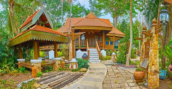 Arquitectura tradicional en Malasia jardín, Rajapruek parque, Chi — Foto de Stock