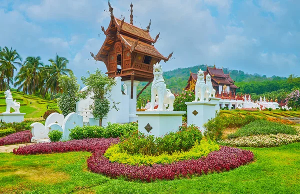 Pequeño santuario budista en el parque Rajapruek, Chiang Mai, Tailandia — Foto de Stock