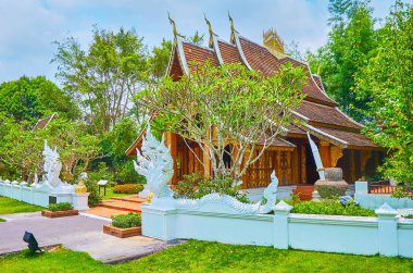 Laos bahçesindeki Budist tapınağını süsleyin, Rajapruek Park, Chiang Ma